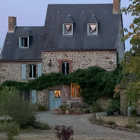 La Grande Chapelle Couette-café 2*